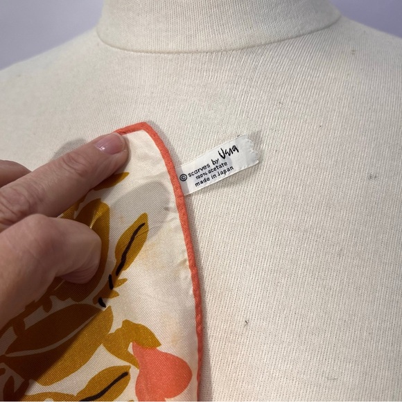 Vintage Vera Neumann Square Floral scarf - Picture 9 of 9